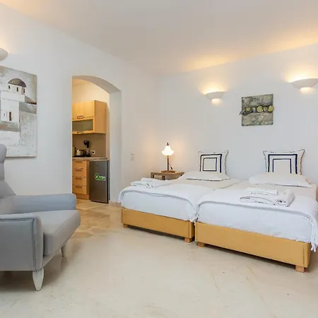 Blueros - Private 8-bedroom Estate With 100m Infinity Pool & Helipad, Syros