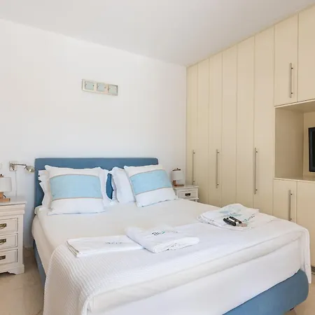 Blueros - Private 8-bedroom Estate With 100m Infinity Pool & Helipad, Syros וילה *