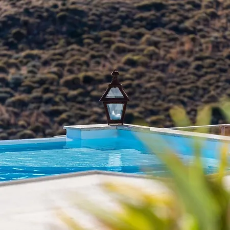 Blueros - Private 8-bedroom Estate With 100m Infinity Pool & Helipad, Syros וילה *